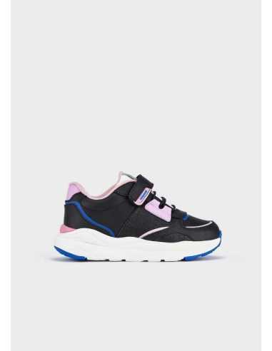 Deportiva piel niña