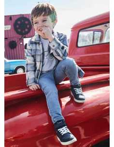 Pantalón vaquero pitillo niño