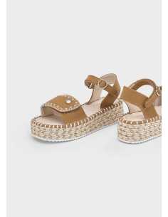 Sandalia plataforma yute puntadas niña